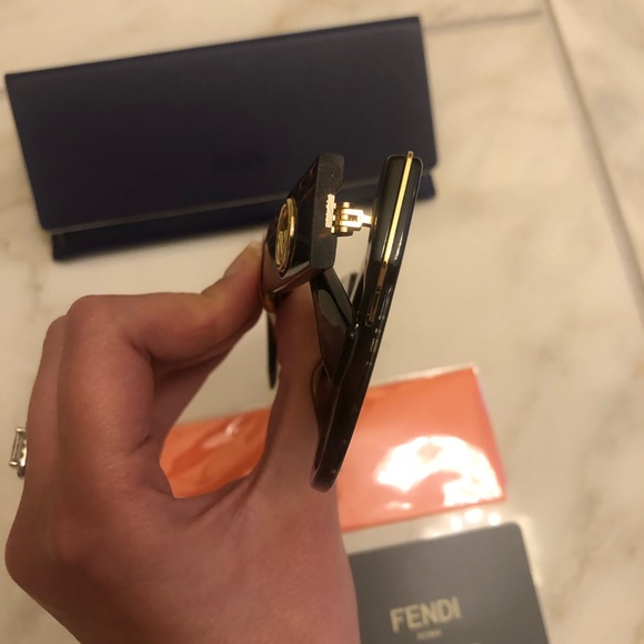🔥NEW SHOW STOPPER FENDI SUNGLASSES 🔥 - Picture 11 of 16
